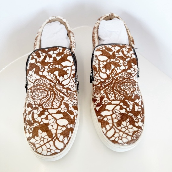 NWT Very Volatile Normande Brown Lace Slip-On Sneakers, Size 9 - Picture 2 of 8